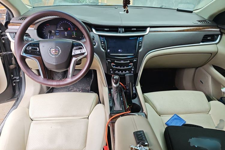 Used Cadillac XTS 2014 28T Luxury Model Center Console