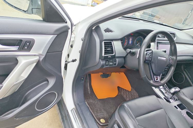 Used Haval H2 2018 Red-Label 1.5T Dual-Clutch Two-Wheel-Drive Elite Model Driver Seat