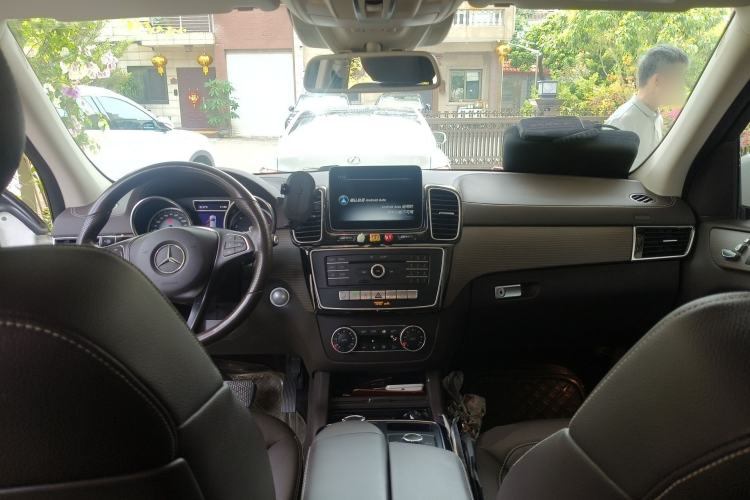 Used Mercedes-Benz GLE 2018 GLE 320 4MATIC Dynamic Edition Collector's Edition Center Console