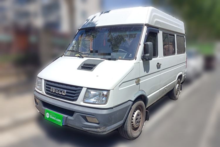 Used Iveco Daily 2017 2.5T A35 Low-Roof 5-7 Seater Passenger Van 47Z5