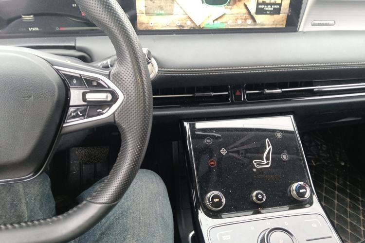 Used NETA U 2023 NETA U-Ⅱ Challenge Edition 500 U Show – Lithium Iron Phosphate Center Console