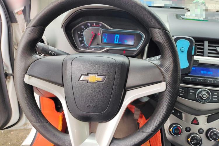 Used Chevrolet Aveo Sonic 2014 Sedan 1.4SL MT Comfort Edition Steering Wheel