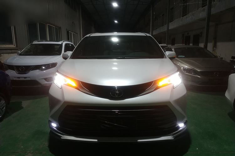 Used Toyota Sienna 2026 Model 2.5L Dual-Engine Four-Wheel-Drive Prestige Edition