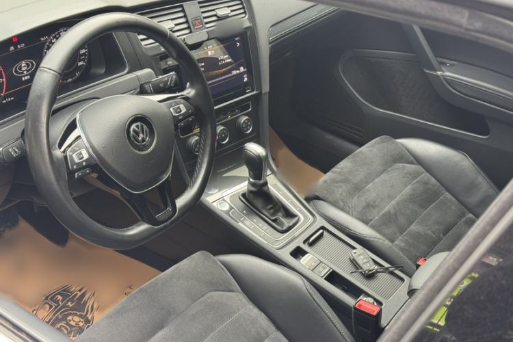 Used Volkswagen Golf 2020 Zhiai Edition 280TSI DSG Luxury Model Interior 10