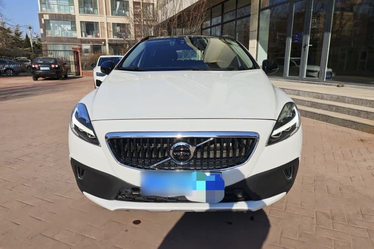 Used Volvo V40 2017 Cross Country T5 AWD Luxury Edition
