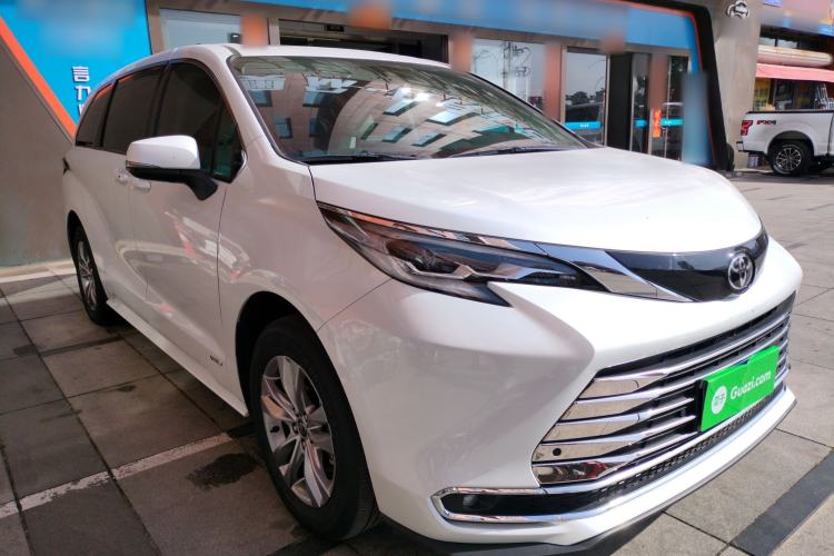 Used Toyota SIENNA 2024 2.5L Hybrid Comfort Edition Front Right 45 Deg