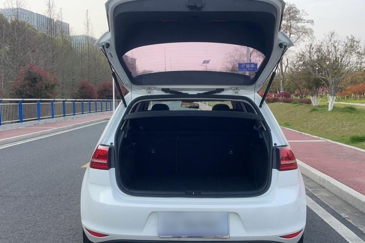 Used Volkswagen Golf 2016 230TSI Automatic Comfort Version
