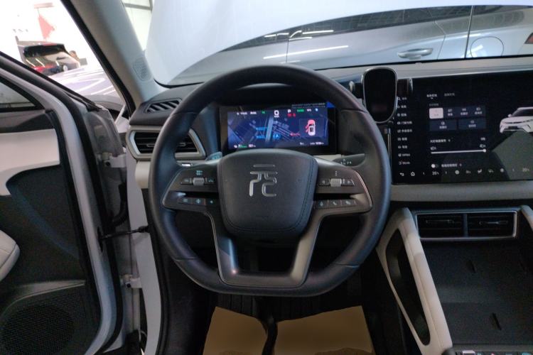 Used BYD Yuan UP 2025 Intelligent Driving Version 401 KM Dynamic Edition Steering Wheel