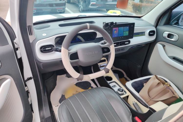 Used Geely Galaxy Panda 2025 210km Panda Rider Center Console