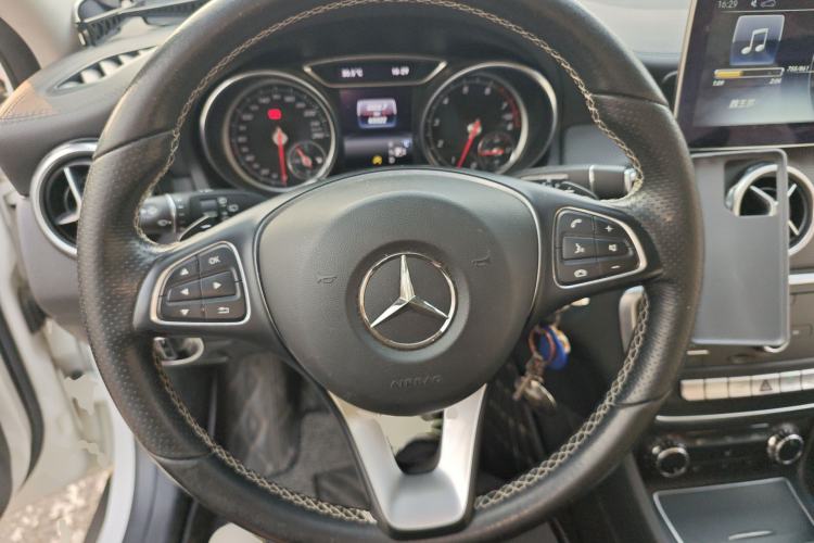 Used Mercedes-Benz GLA 2018 GLA 200 Fashion Model