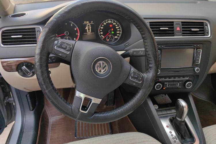 Used Volkswagen Sagitar 2012 1.4TSI Automatic Flagship Edition Steering Wheel