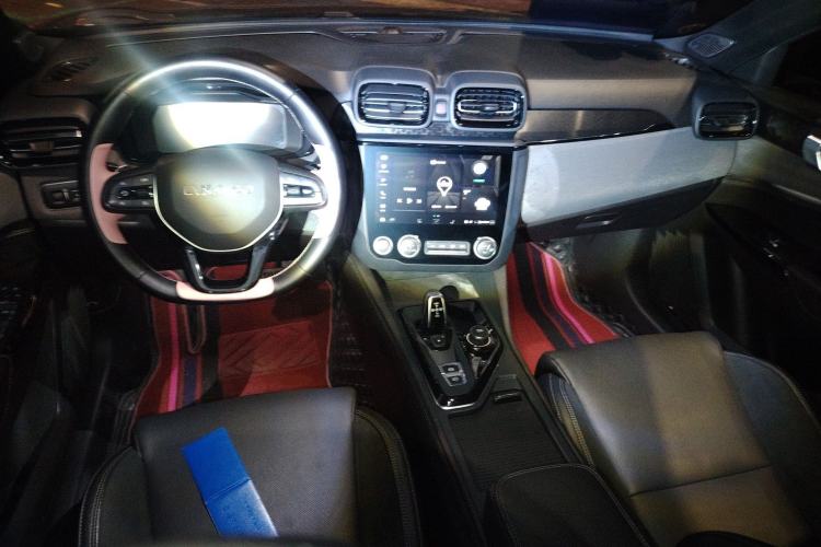 Used Lynk & Co 03 2021 2.0TD Automatic Trendy Champion Edition Center Console