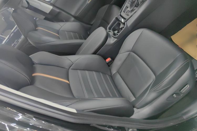 Used Toyota Wildlander 2024 2.0L CVT 4x4 Luxury PLUS Edition
