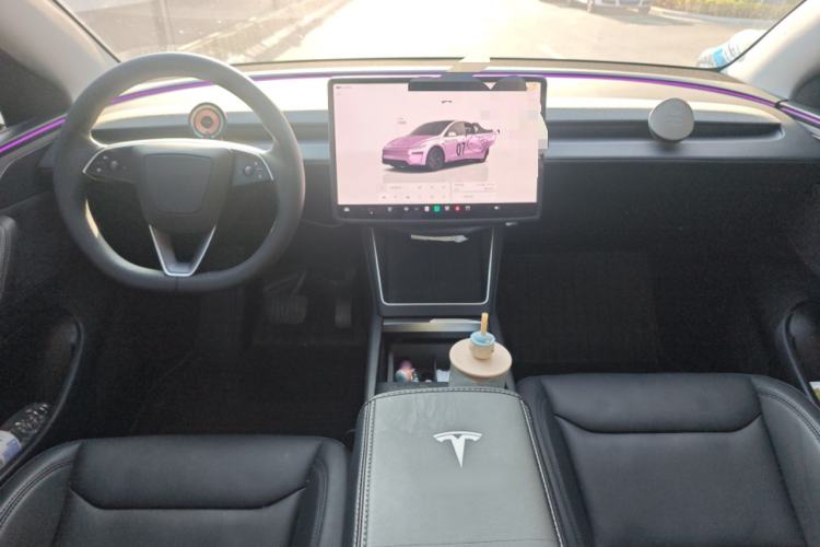 Used Tesla Model Y 2025 Long-Range All-Wheel-Drive Version Center Console