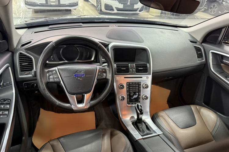 Used Volvo XC60 2017 T5 AWD Smart Upgrade Edition
