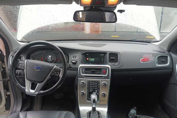 Used Volvo S60 2014 S60L 2.0T Smart Drive Edition Center Console