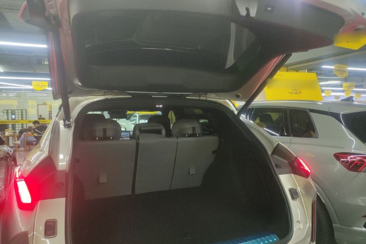 Used Lynk & Co 08 EM-P 2023 245km Ultra-Long Range Halo Trunk