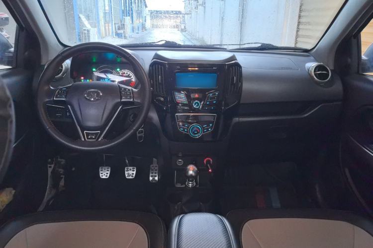 Used Great Wall M4 2014 1.5L Manual Comfort Model Center Console