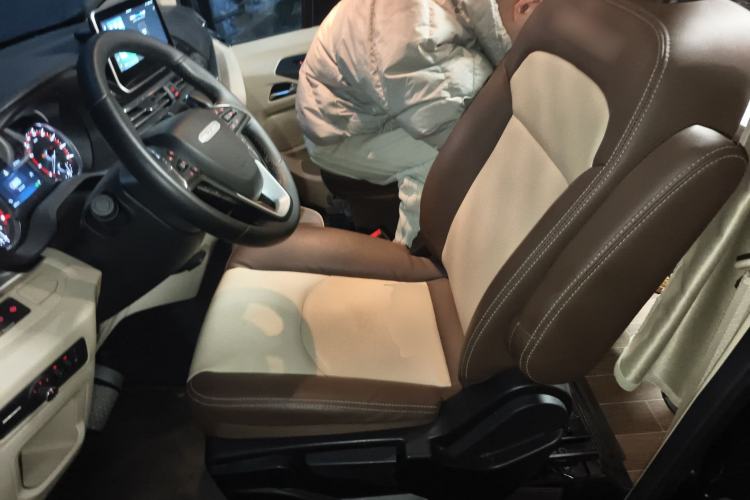 Used SAIC MAXUS V100 RV 2022 2.0T Traveler V100 Mountain Retreat Edition with Longitudinal Bed
