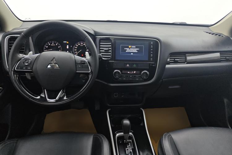 Used Mitsubishi Outlander 2019 2.4L 4x4 Zhi Xiang Edition 5 Seats China VI Standard

