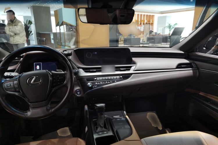 Used Lexus ES 2020 300h Premier Edition