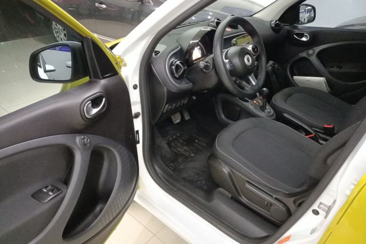 Used smart forfour 2016 1.0L 52 kW Passion Edition
