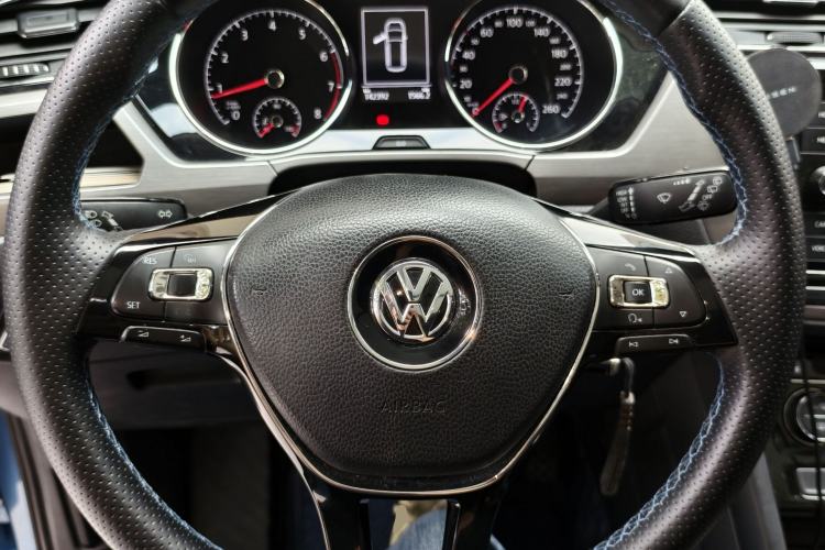 Used Volkswagen Touran 2016 Volkswagen Touran L 280TSI DSG Comfort Edition Steering Wheel