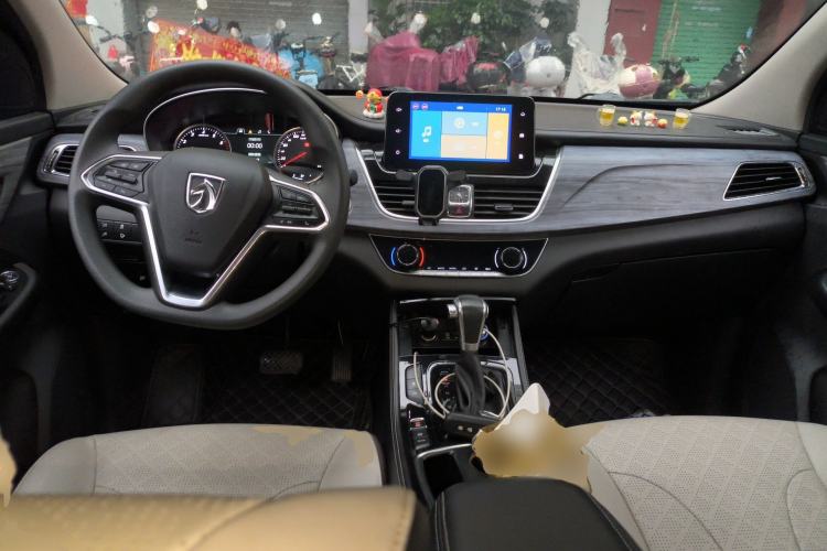 Used Baojun 730 2019 1.5T CVT Flagship Model 7 Seats China VI Emission Standard Center Console