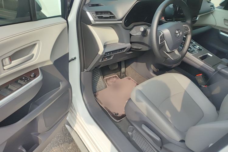 Used Toyota Granvia 2024 2.5L Hybrid Comfort Edition