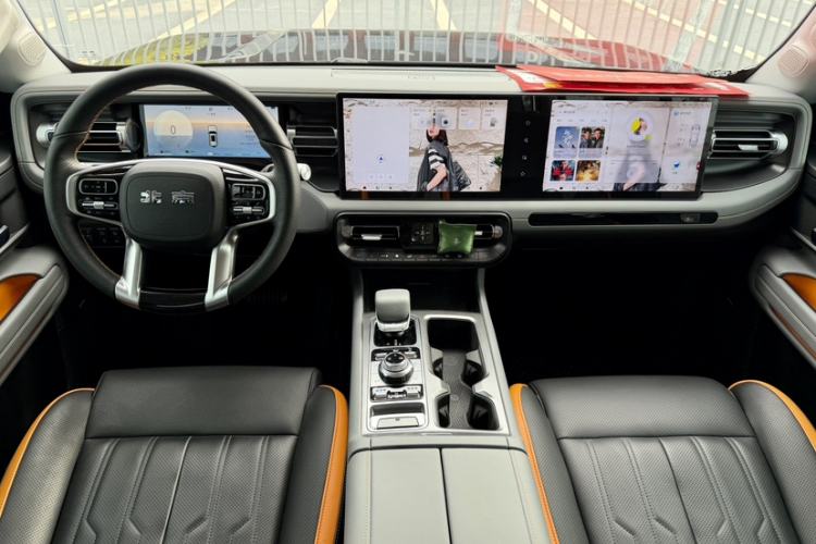 Used BAIC Off-Road BJ40 Electric Drive 2025 Advanced Edition Audio And AC Panel