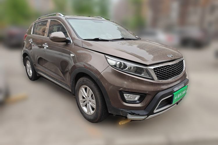 Used Kia Sportage R 2015 2.0L Manual Two-Wheel Drive GL Model Front Right 45 Deg