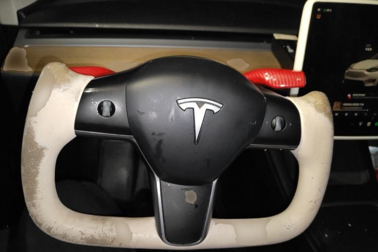 Used Tesla Model Y 2023 Long-Range All-Wheel-Drive Version
