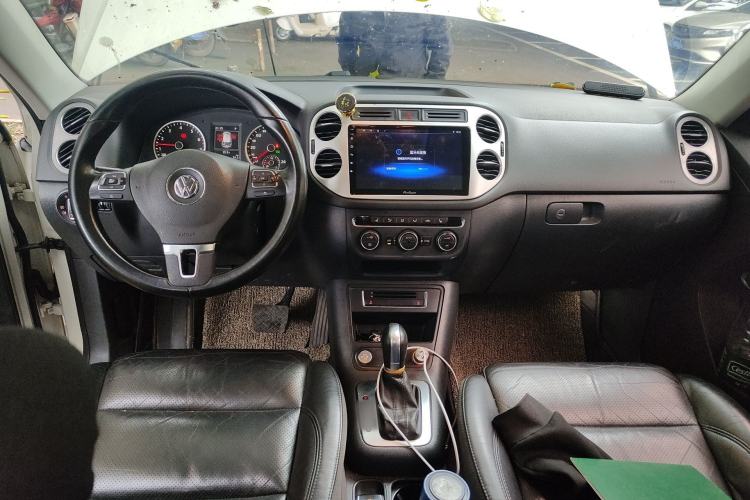 Used Volkswagen Tiguan 2015 1.8TSI Automatic Two-Wheel Drive Luxury Model Center Console