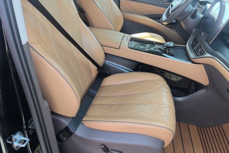 Used Denza D9 2022 DM-i 970 Four-Wheel Drive Prestige Model Right Front Seat