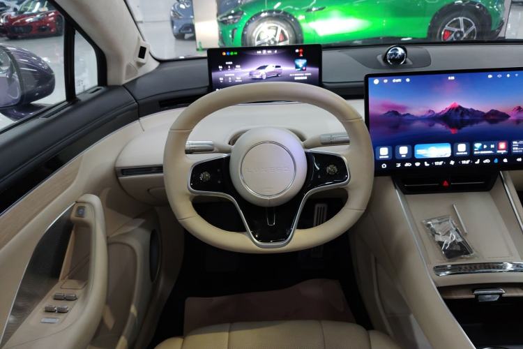 Used Hima Luxeed S7 2025 785 km Ultra