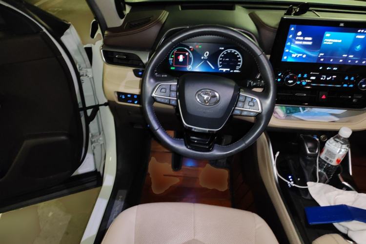 Used Toyota Highlander 2022 Dual-Engine 2.5L Four-Wheel Drive Supreme Edition 7-Seater Steering Wheel