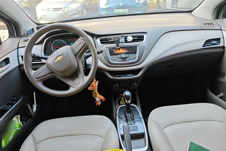 Used Chevrolet Lova RV 2016 1.5L Automatic Comfort Edition Center Console