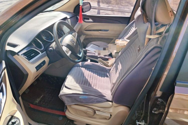 Used Baojun 730 2016 Revised Version 1.5L Manual Standard Model 5 Seats Left Front Seat