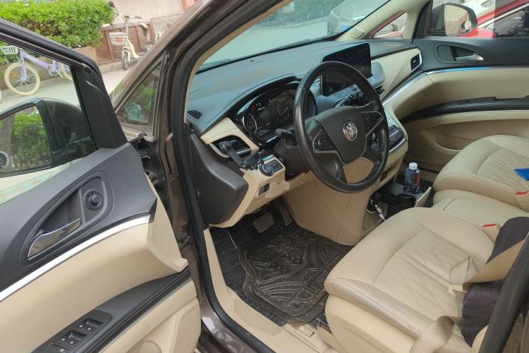 Used Buick GL8 2023 Facelifted Land Cruiser Executive Luxury Version Driver Seat