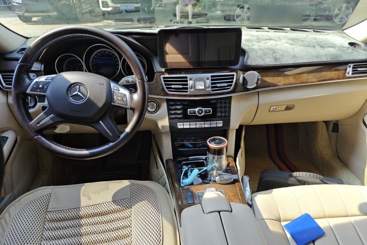 Used Mercedes-Benz E-Class 2015 E 200 L Center Console