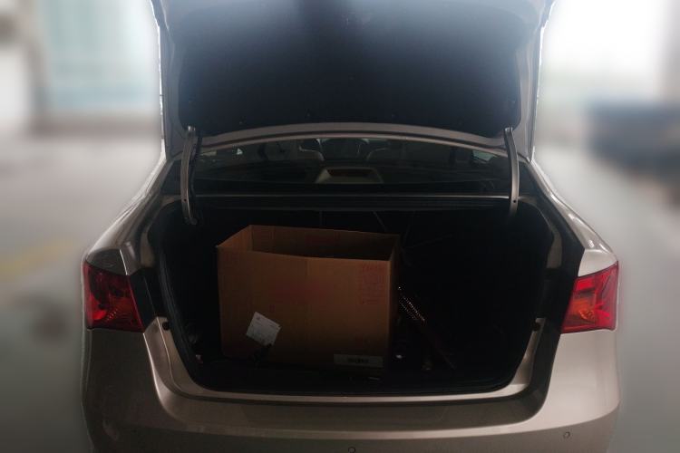 Used Roewe 350 2014 1.5L Automatic Xunyue Version Trunk