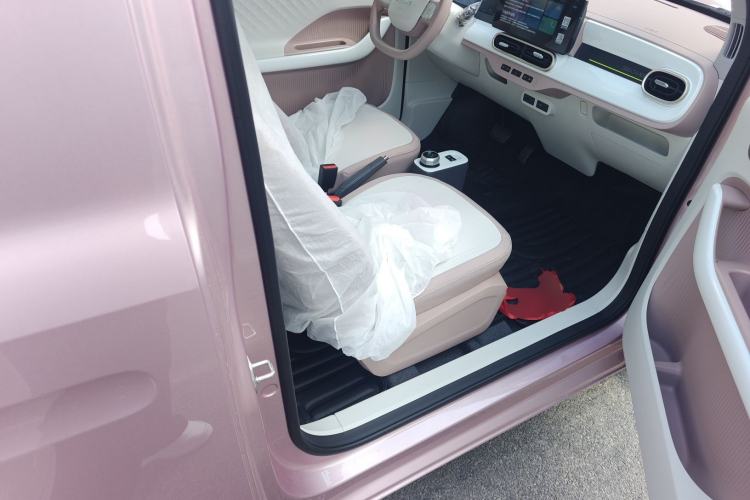 Used Geely Galaxy Panda 2025 210 km – Yuanqi Bear Right Front Seat