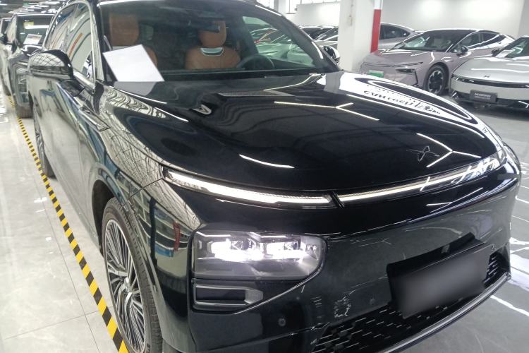 Used XPeng G9 2024 570 Max Front Right 45 Deg