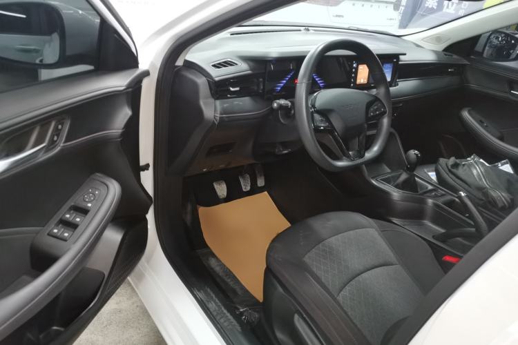 Used Roewe i5 2026 Model 1.5L Manual Comfort Version
