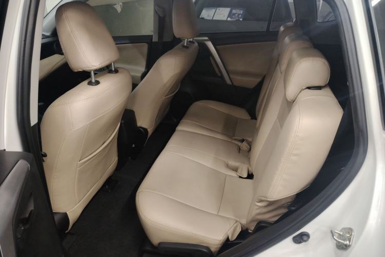 Used Toyota RAV4 2016 2.0L CVT Two-Wheel Drive Fashion Edition China V Standard Left Rear Seat