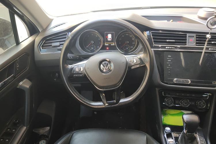 Used Volkswagen Tiguan L 2019 Updated Version 330TSI Automatic Two-Wheel Drive Panoramic Comfort Edition China VI Standard Steering Wheel