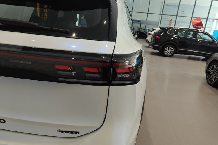 Used Volkswagen Tiguan L 2024 PRO 380TSI Four-Wheel Drive R-Line Prestige Edition Right Rear Taillight