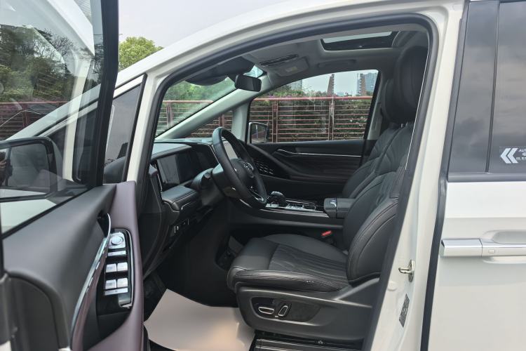 Used GAC Trumpchi M8 2024 Master Series 400T Prestige Edition Interior 4