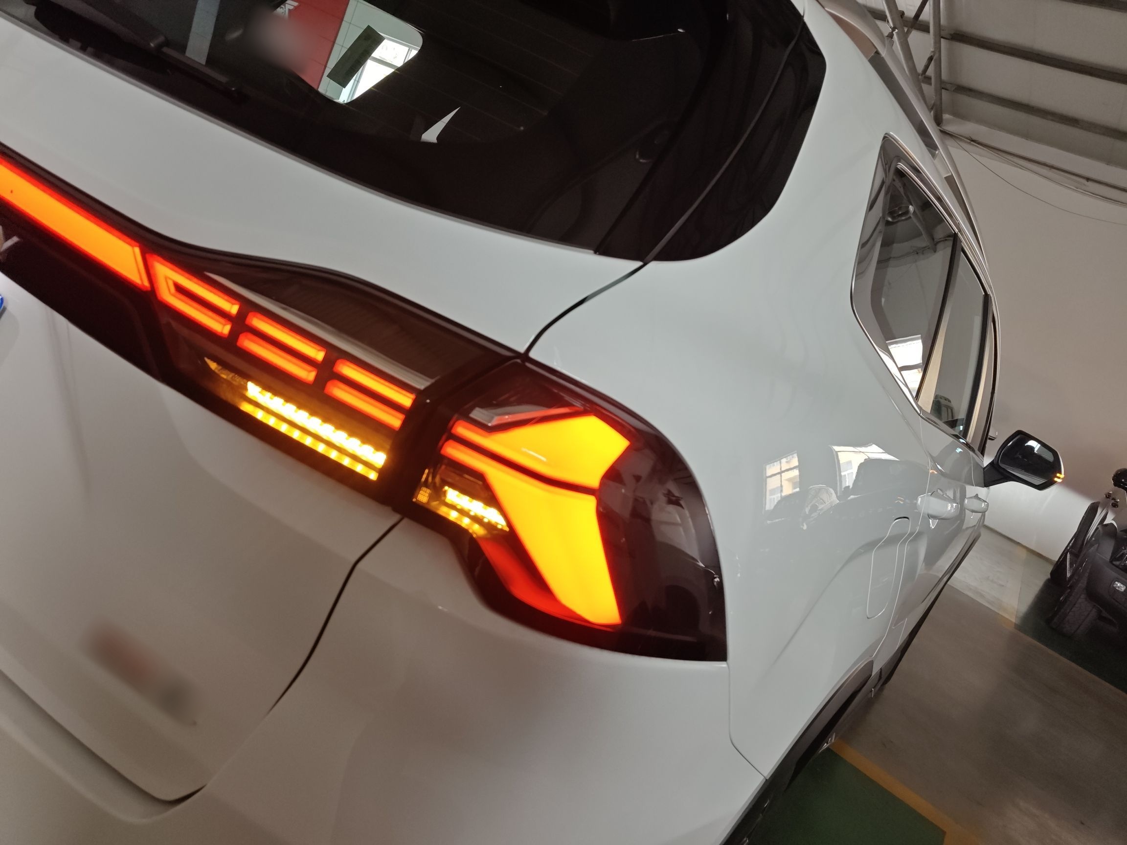 Geely Auto Haoyue L 2025 2.0T DCT Luxury Edition — снимка 9