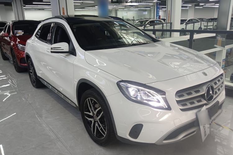 Used Mercedes-Benz GLA 2017 GLA 200 Fashion Model Front Right 45 Deg